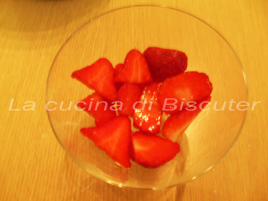 Coppa fragole crema e cioccolato _17