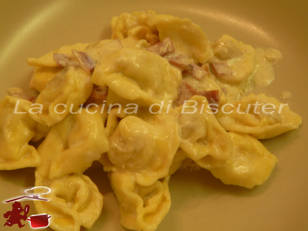 Tortellini panna e speck