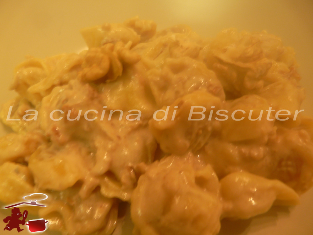 Tortellini  gorgonzola e noci -