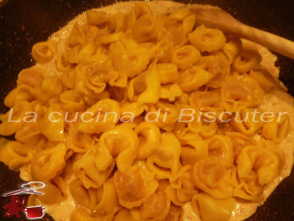 Tortellini  gorgonzola e noci 12